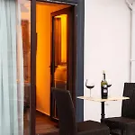 Di Poesia & Free Breakfast Hotel