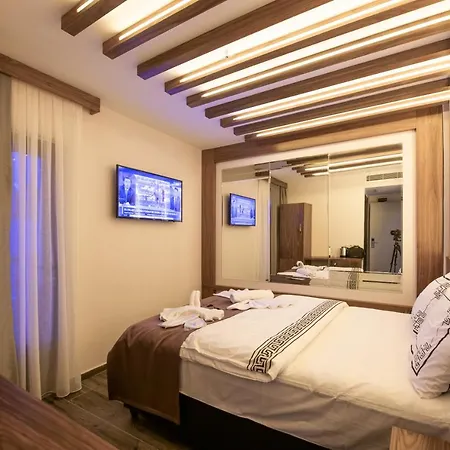 Di Poesia & Free Breakfast Otel