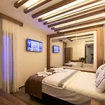 Di Poesia & Free Breakfast Hotel