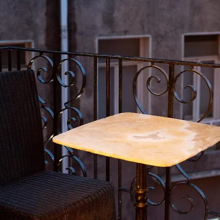 Di Poesia & Free Breakfast Istambul