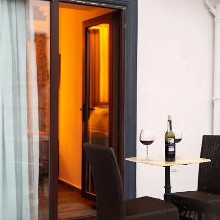 Di Poesia & Free Breakfast Hotel