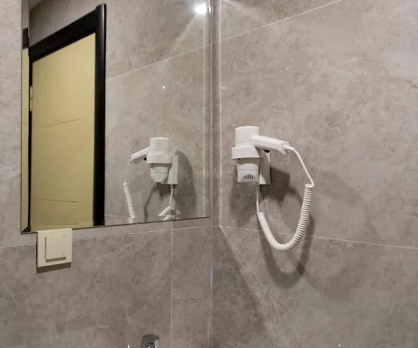 Di Poesia & Free Breakfast