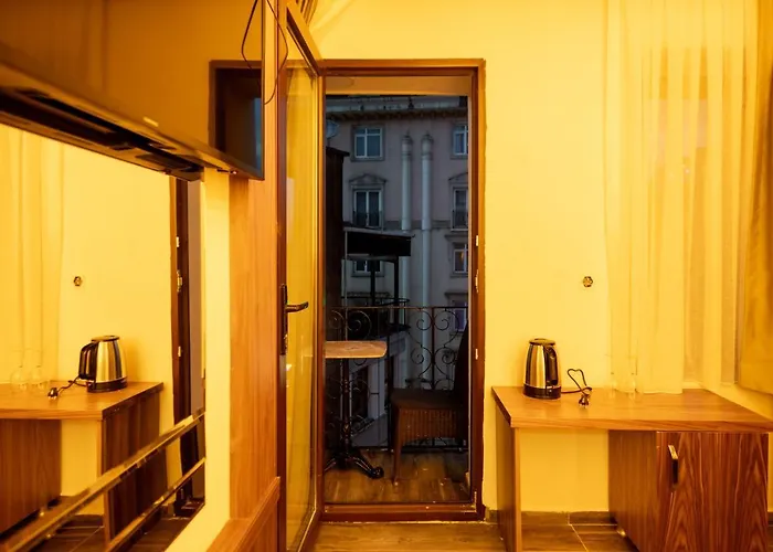 Di Poesia & Free Breakfast