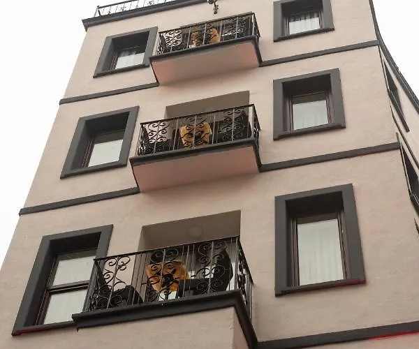 Di Poesia & Free Breakfast Stambuł