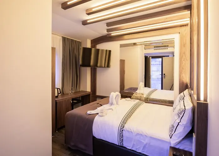 Di Poesia & Free Breakfast Hotel