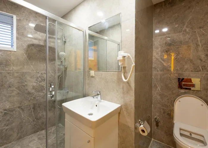 Di Poesia & Free Breakfast 2*