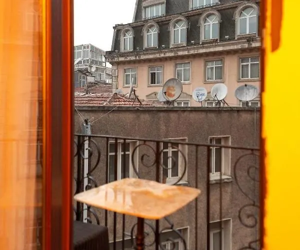 Di Poesia & Free Breakfast Stambuł