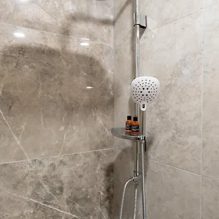 Di Poesıa&free Breakfast 2*