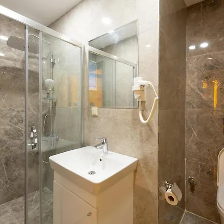 Di Poesia & Free Breakfast 2*